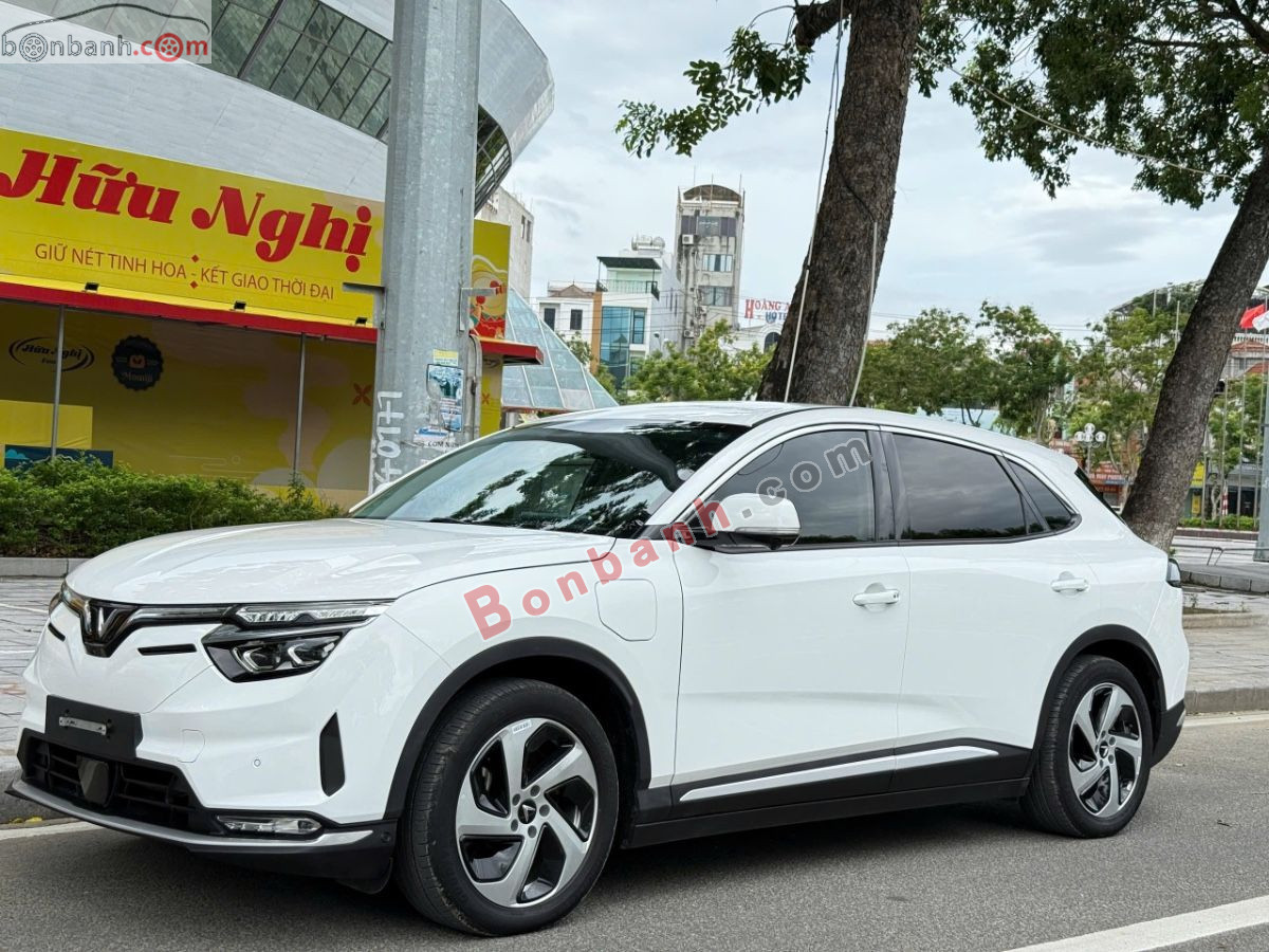 VinFast VF8 Eco AWD