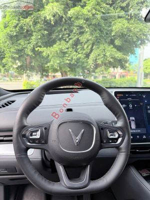 Xe VinFast VF9 Eco 2024