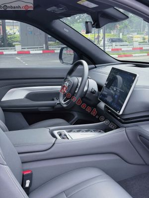 Xe VinFast VF9 Eco 2024